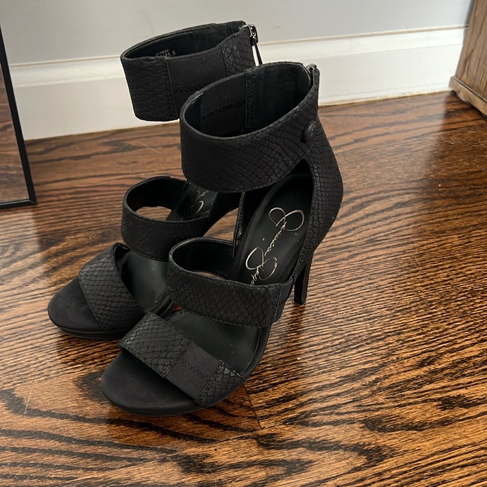 Used Jessica Simpson Black Pumps- Size 5.5